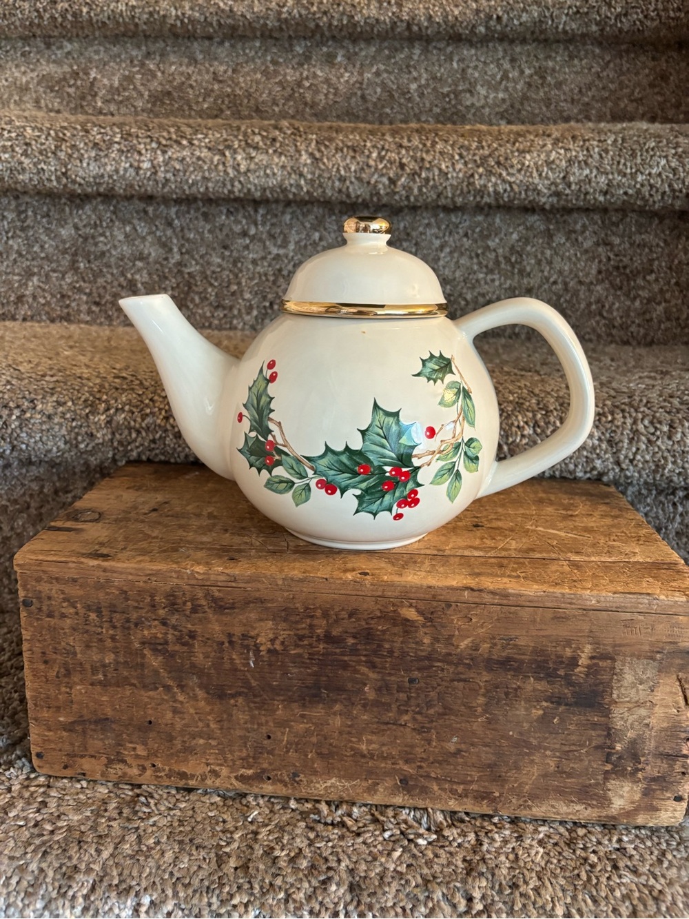 Lefton teapot